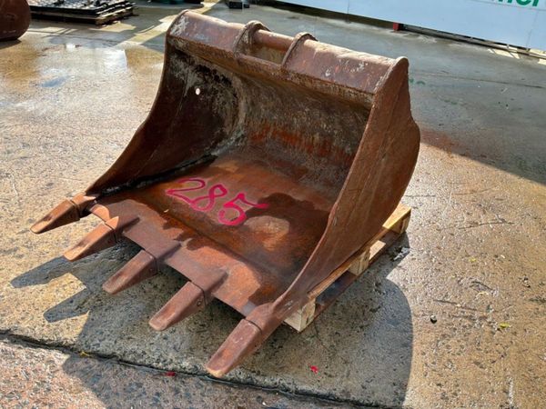 48" toothed digging bucket......65mm pins.......28 398445901