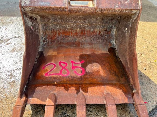 48" toothed digging bucket......65mm pins.......28 398445902