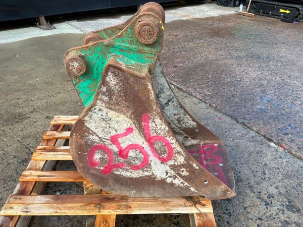 18" gummy digging bucket....50mm pins........256kp 398445910
