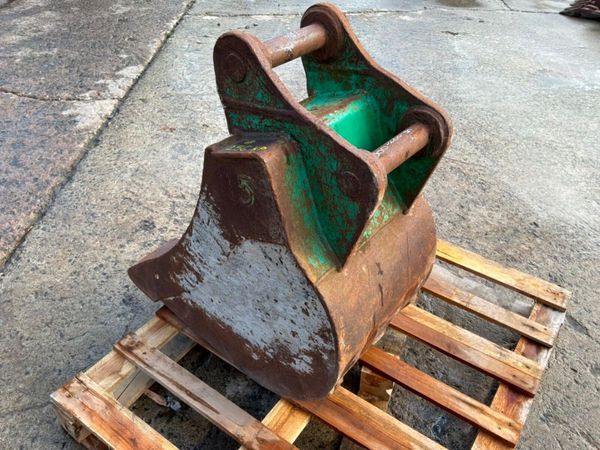18" gummy digging bucket....50mm pins........256kp 398445915