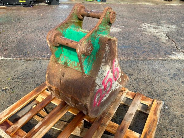 18" gummy digging bucket....50mm pins........256kp 398445919
