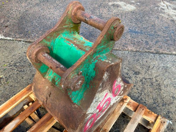 18" gummy digging bucket....50mm pins........256kp 398445920