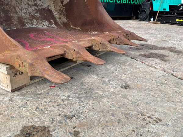 48" digging bucket....65mm pins....291kp. 398401650