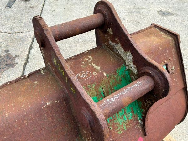 48" digging bucket....65mm pins....291kp. 398401669