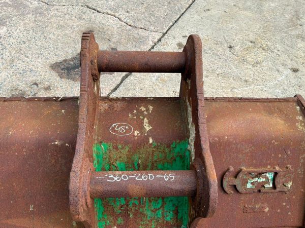 48" digging bucket....65mm pins....291kp. 398401690