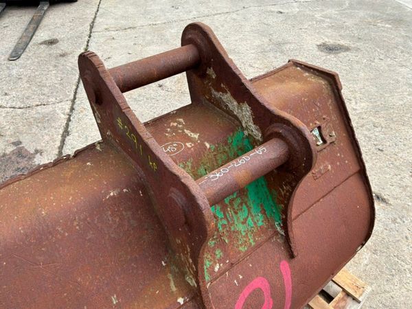 48" digging bucket....65mm pins....291kp. 398401695