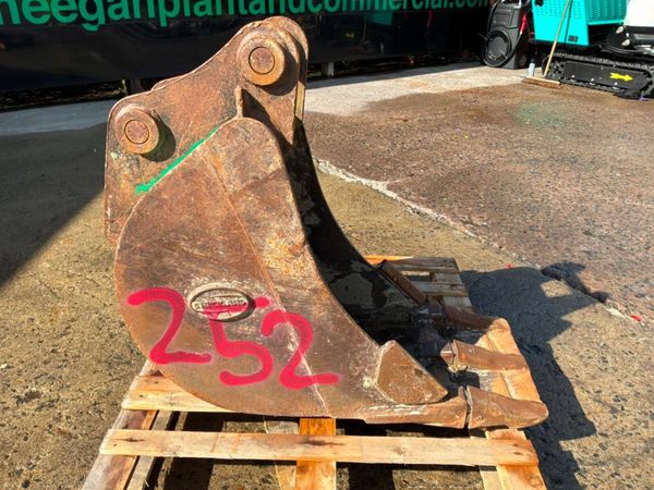 18" Strickland digging Bucket.........50mm pins... 398401742