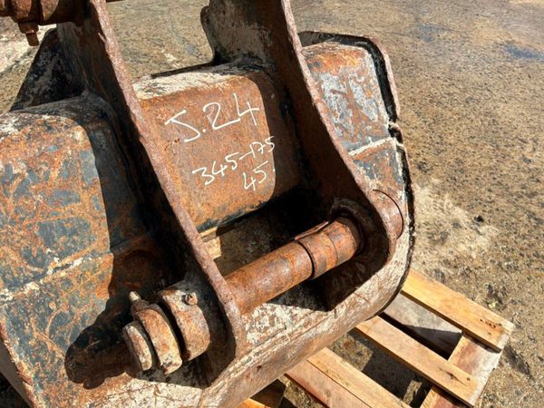 24" JCB 3 Cx digging bucket......45mm pins........ 398401761