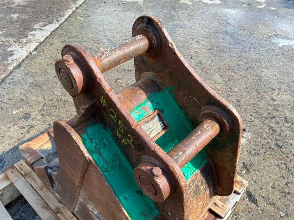 18" Strickland digging Bucket.........50mm pins... 398401731