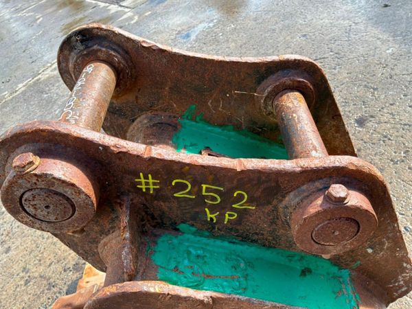 18" Strickland digging Bucket.........50mm pins... 398401732