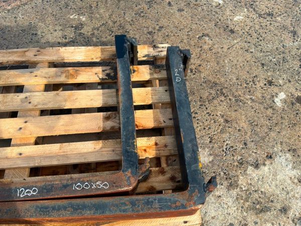 48" sliding Forks.....20" carriage.......Class 3.. 398401825