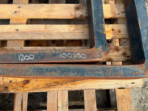 48" sliding Forks.....20" carriage.......Class 3.. 398401826