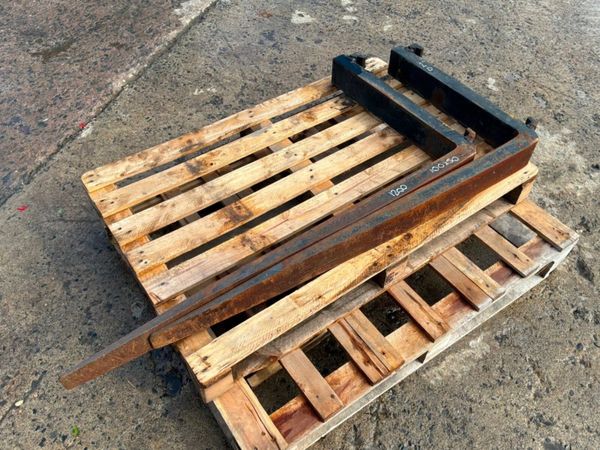 48" sliding Forks.....20" carriage.......Class 3.. 398401827