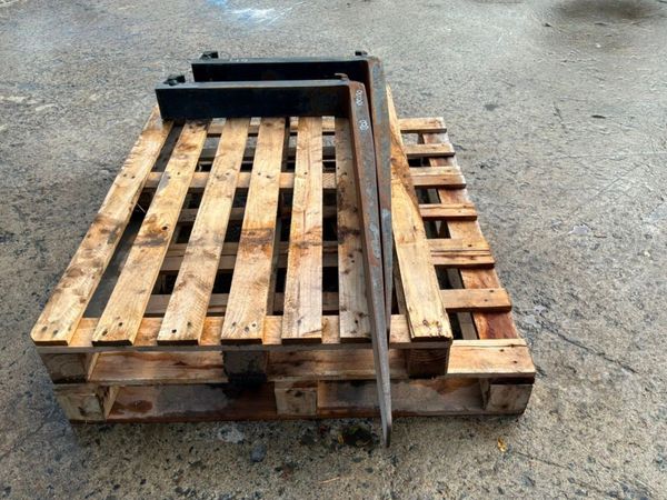 48" sliding Forks.....20" carriage.......Class 3.. 398401828