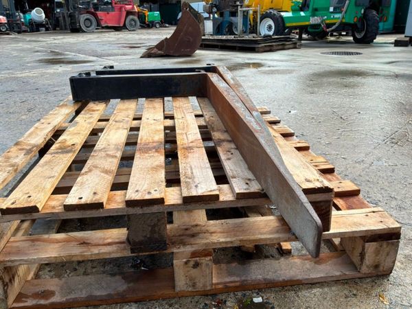 48" sliding Forks.....20" carriage.......Class 3.. 398401831