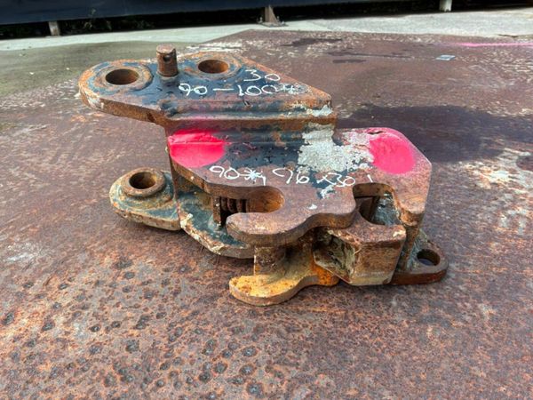 Strickland mini digger quick hitch...30mm pins.... 398401907