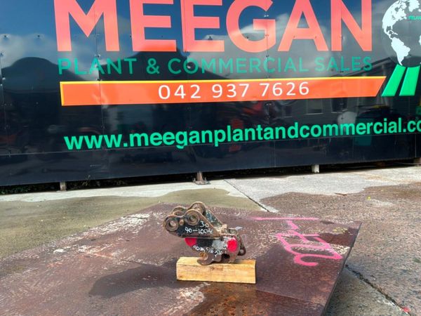 Strickland mini digger quick hitch...30mm pins.... 398401909