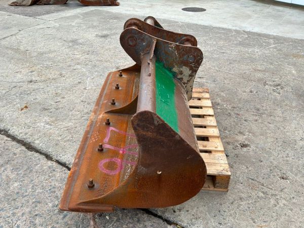72" Grading bucket.......65mm pins.........296kp. 398541280