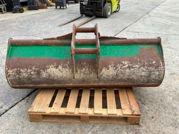 72" Grading bucket.......65mm pins.........296kp. 398541288