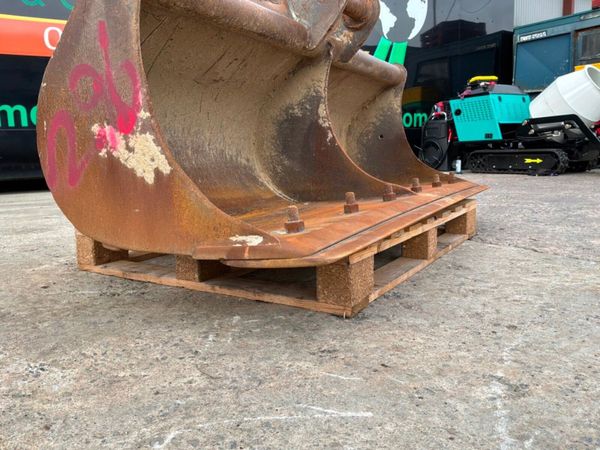 72" Grading bucket.......65mm pins.........296kp. 398541294