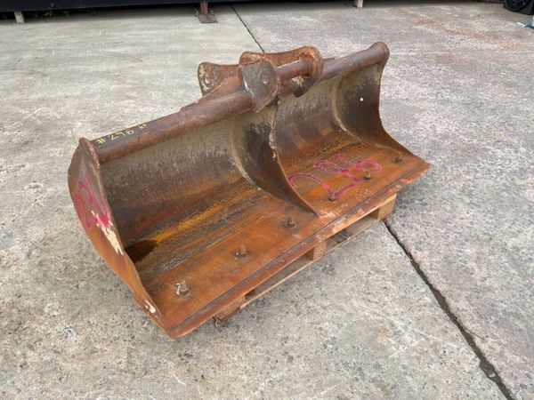 72" Grading bucket.......65mm pins.........296kp. 398541295