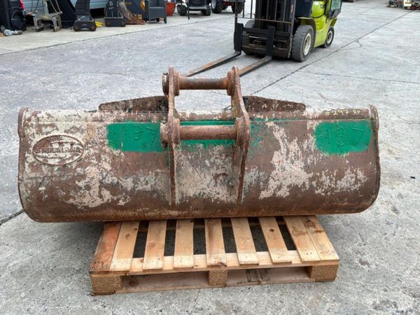 72" Strickland grading bucket....65mm pins........ 398541340