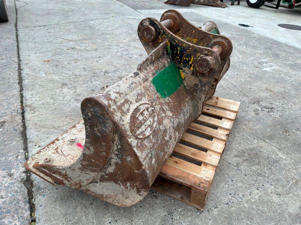 72" Strickland grading bucket....65mm pins........ 398541342