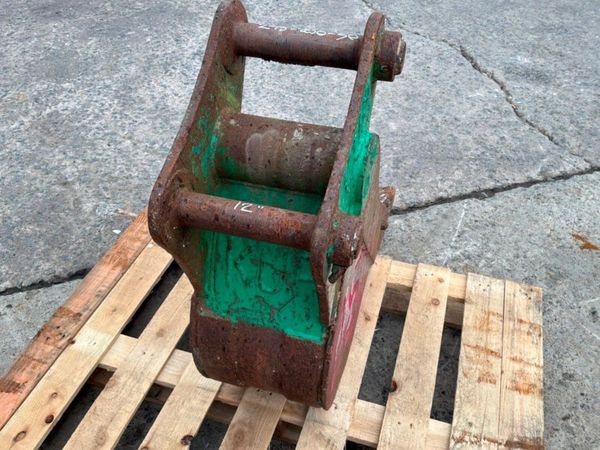 12" digging bucket.......50mm pins.........251 kp. 398541356