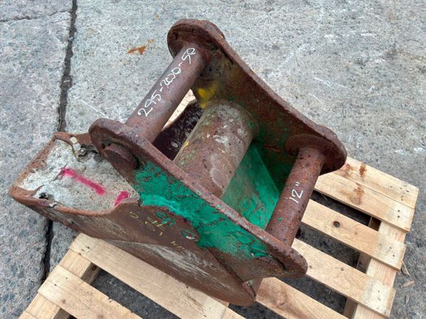 12" digging bucket.......50mm pins.........251 kp. 398541358