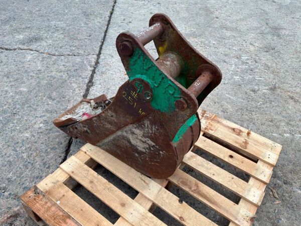 12" digging bucket.......50mm pins.........251 kp. 398541359