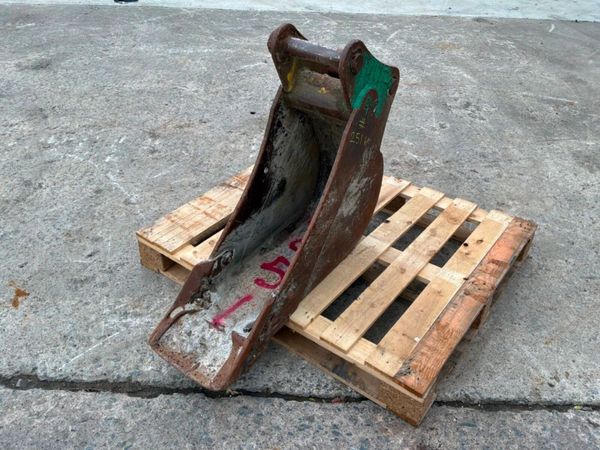 12" digging bucket.......50mm pins.........251 kp. 398541361