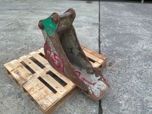 12" digging bucket.......50mm pins.........251 kp. 398541363