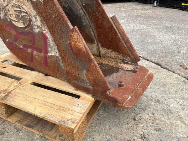 24" Strickland digging Bucket........65mm pins.... 398541312