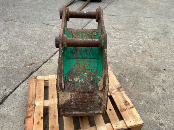 24" Strickland digging Bucket........65mm pins.... 398541327