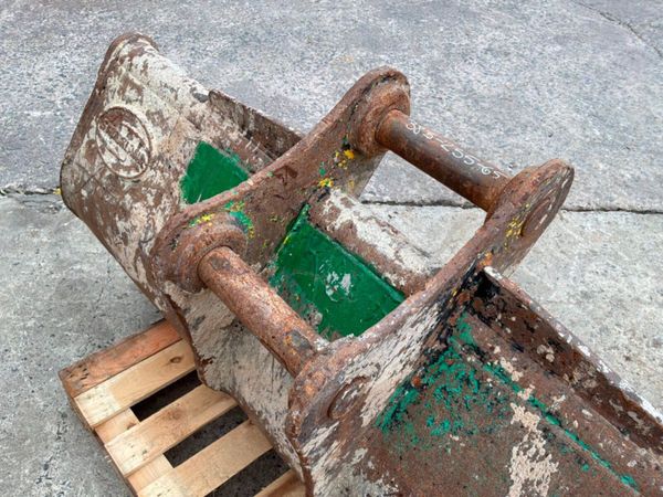 72" Strickland grading bucket....65mm pins........ 398541337