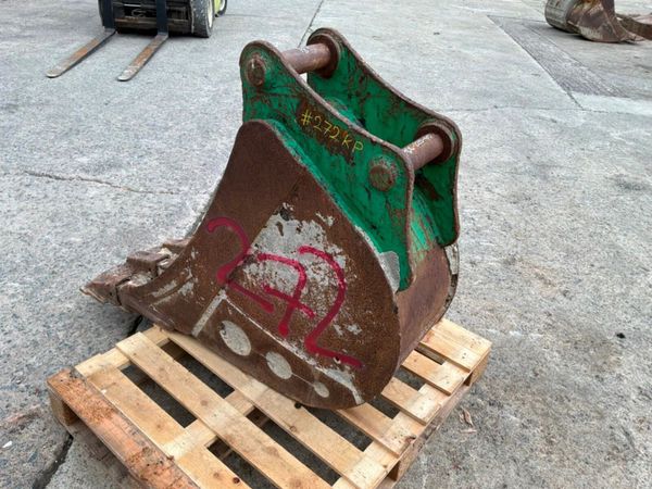 18" gummy digging bucket.......65mm pins........27 398541493