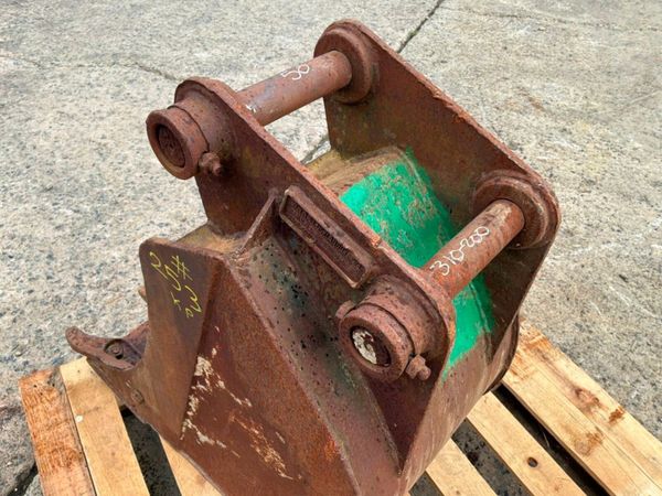 18" digging Bucket...........50mm pins........253k 398541657
