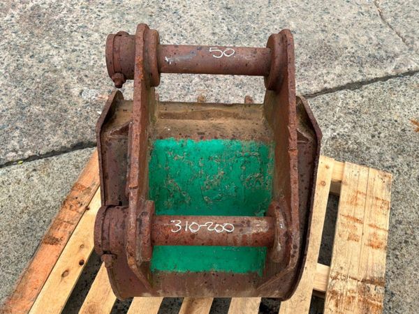 18" digging Bucket...........50mm pins........253k 398541682