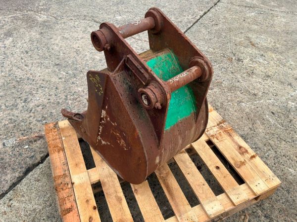 18" digging Bucket...........50mm pins........253k 398541691
