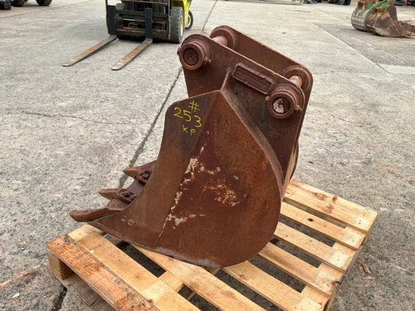 18" digging Bucket...........50mm pins........253k 398541701