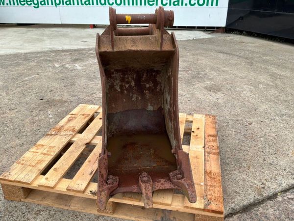 18" digging Bucket...........50mm pins........253k 398541727