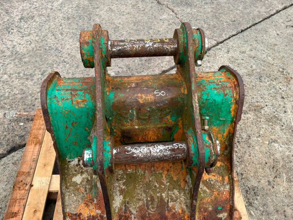 24" Case digging bucket.......50mm pins..........2 398541873