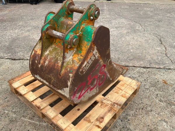 24" Case digging bucket.......50mm pins..........2 398541889