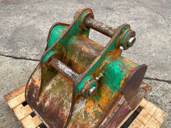24" Case digging bucket.......50mm pins..........2 398541895