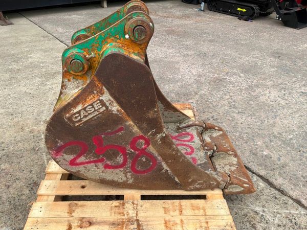 24" Case digging bucket.......50mm pins..........2 398541833