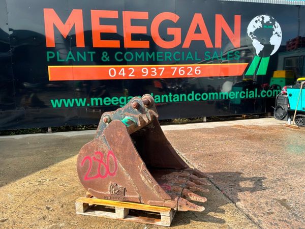 36" Rhinox digging bucket........65mm pins.......2 398586243