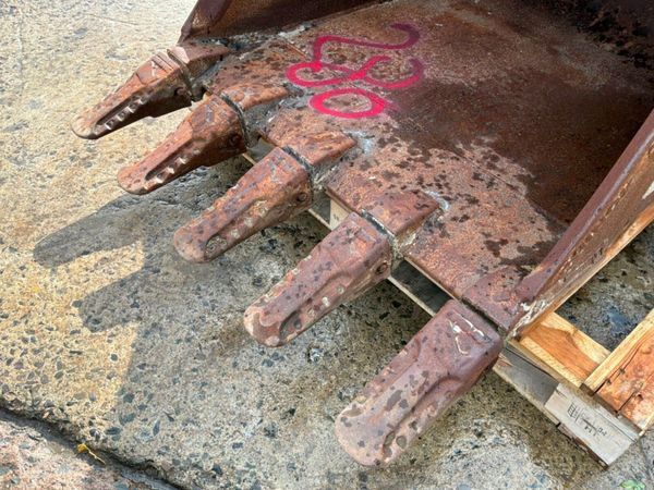 36" Rhinox digging bucket........65mm pins.......2 398586284