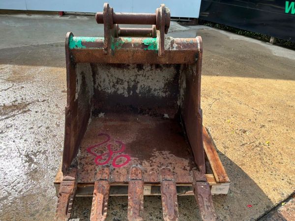 36" Rhinox digging bucket........65mm pins.......2 398586295