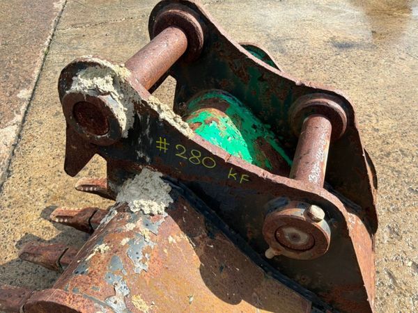 36" Rhinox digging bucket........65mm pins.......2 398586319