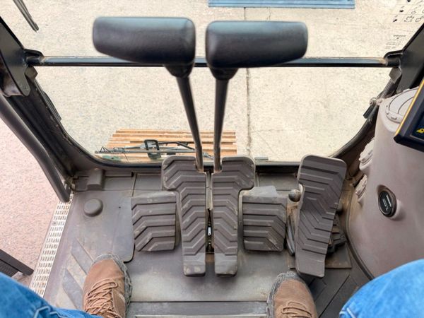 2022 Volvo EC140EL digger excavator 13 ton , 14 to 398512258